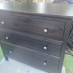 Dresser With 3 Drawers $60