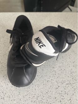 Nikes size 5 1/2 $15