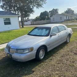 2000 Lincoln Town Car