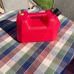 Blitz 2-Gallon Plastic Gasoline Can