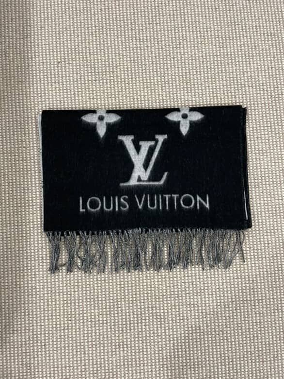 Lv essentials Scarf