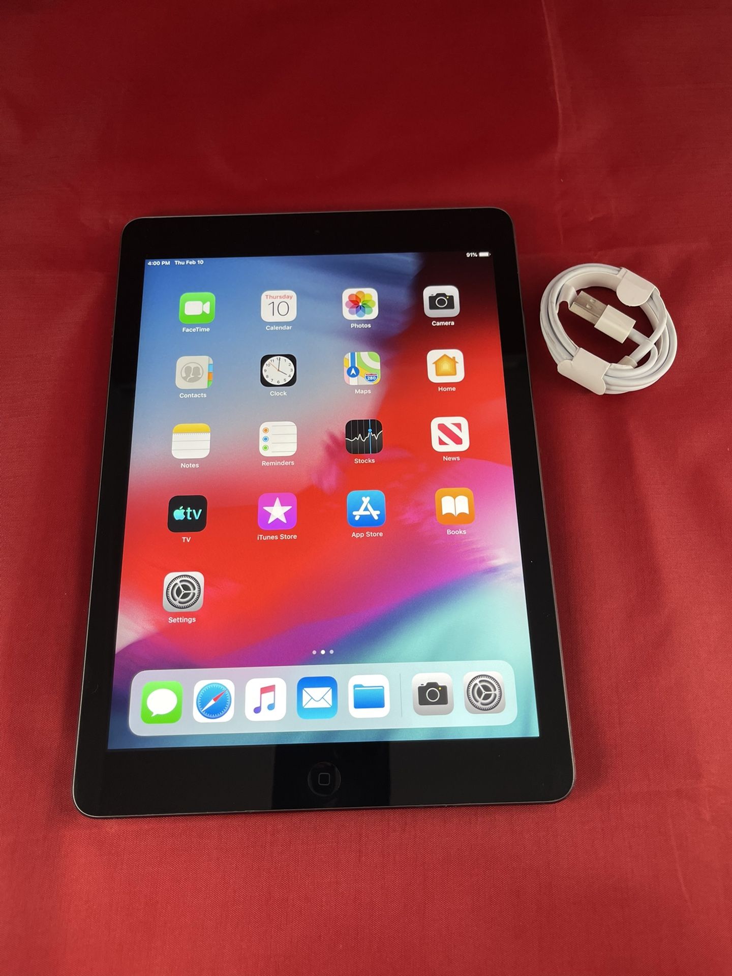 Apple iPad Air / EXCELLENT CONDITION !!!