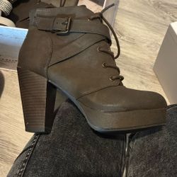 Size 7 Material Girl High Heeled Dark Green Booties