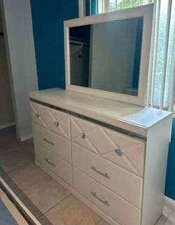 Bedroom Set / 3 piece