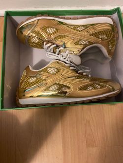 Gold and White Bottega Veneta. Size 41 (8) in men