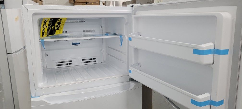 28 W Frigidaire Refrigerator Top Bottom