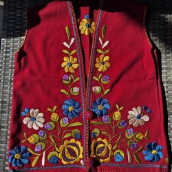 Vtg Floral Embroidered Hungarian Folk Felted Wool Open Front Vest 17"x20"x24"