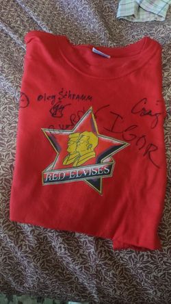 Red Elvis's T-shirt Signed By Igor Oleg And Others XL
