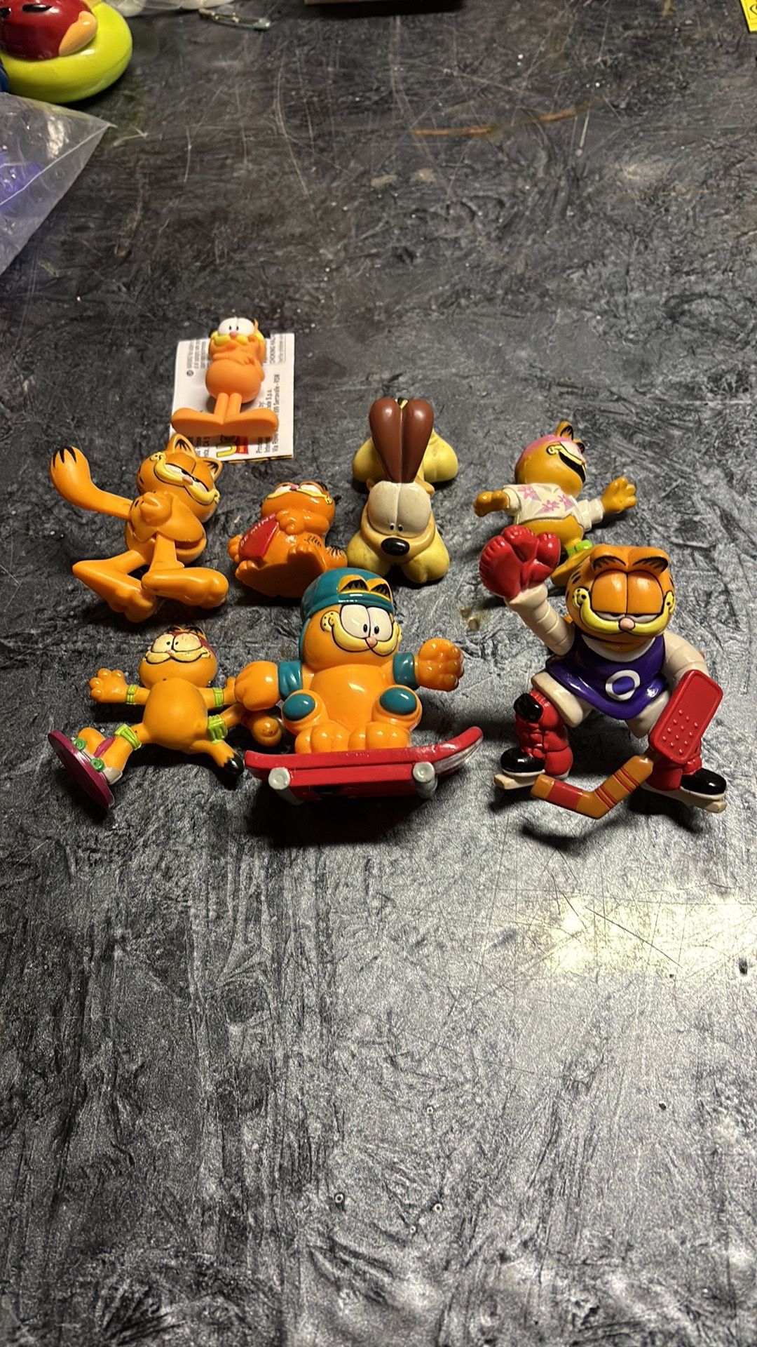 Mixed lot of Garfield action figures. 1990’s. Odie included. 8 pieces total. EUC