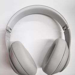 Beats Studio Pro - Wireless Bluetooth Noise Cancelling Headphones

