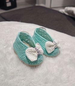 Crochet baby girl shoes