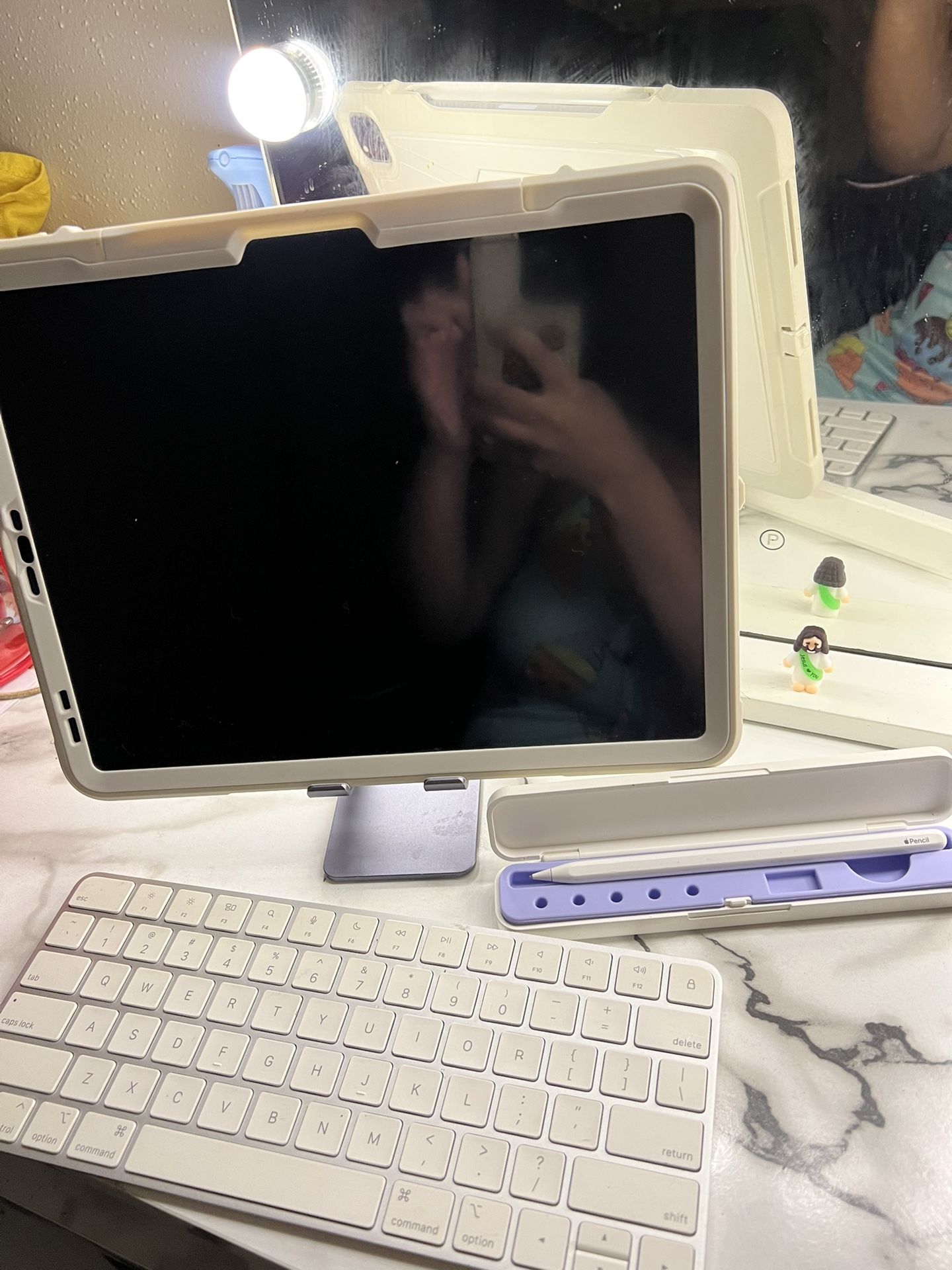 1. iPad Pro (12.9 inch) (5th Generation) 128 GB 2. Apple Pencil (2nd Generation) 3 . Apple Keyboard