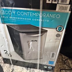 Danby 2.6 Cu Ft Compact Refrigerator (Stainless Look). NEW