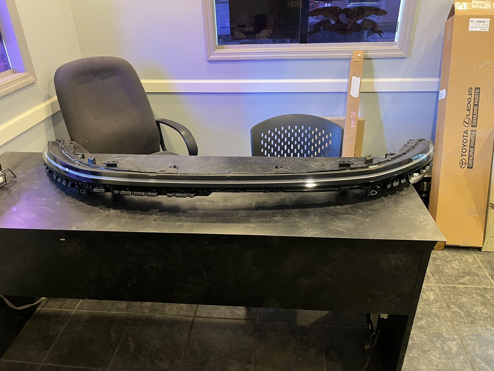 2024 2025 HYUNDAI SONATA OEM CENTER LED DAYTIME RUNNING LIGHT BAR 92209- L1550