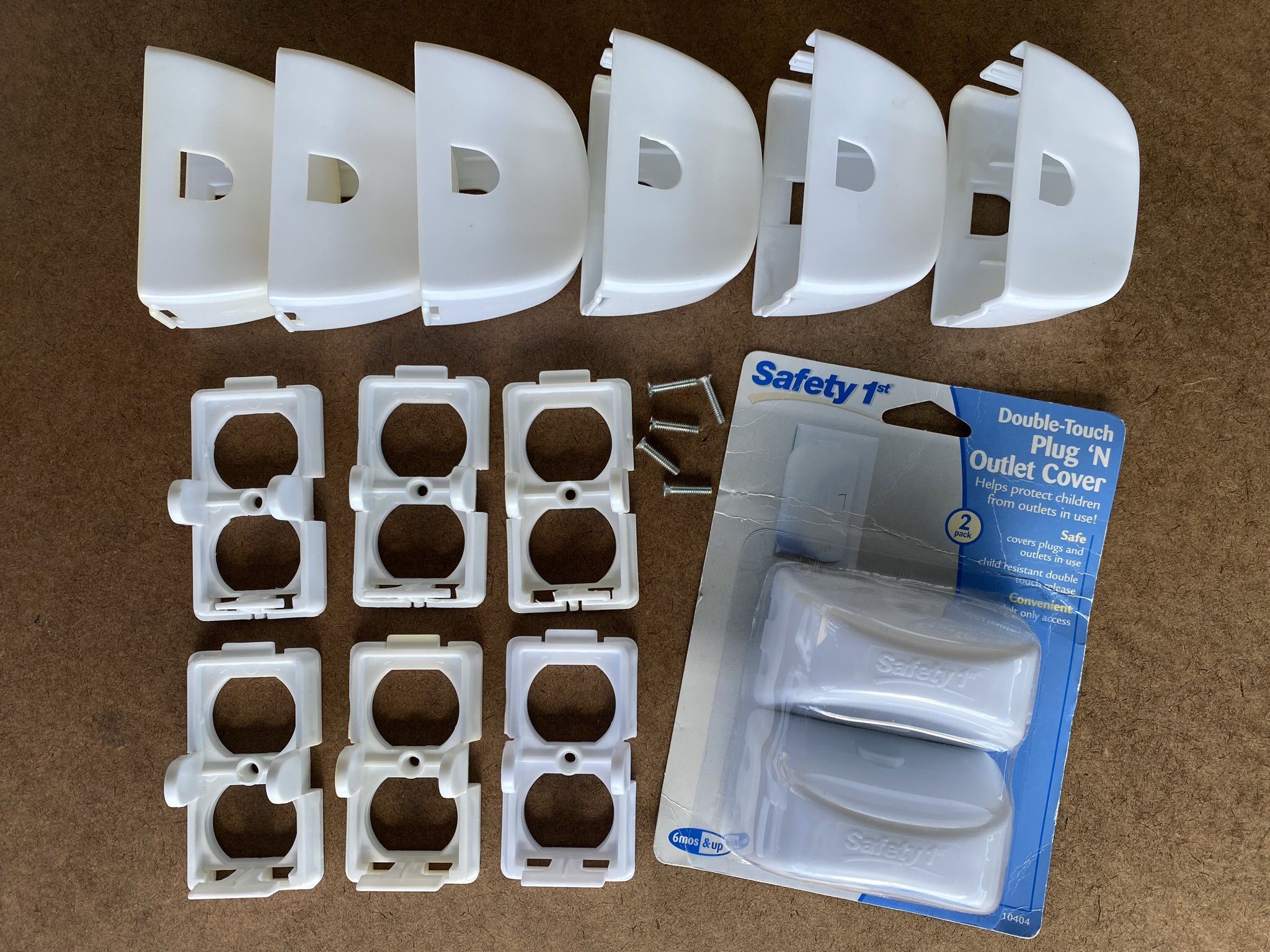 8 Plug-In Outlet Cover - Safety 1st
