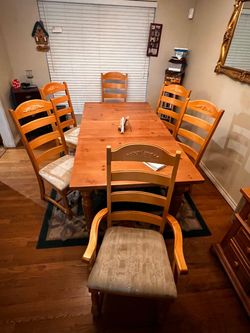 Broyhill Fontana Pine Dining Table Set 6 Chairs and 18” Leaf 78x40” Total Size