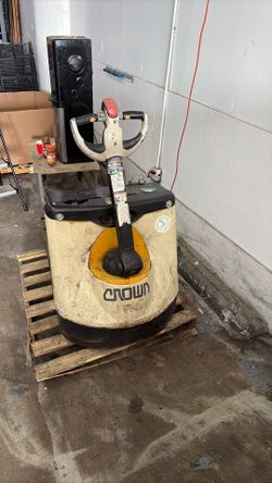 Crown Pallet Jack