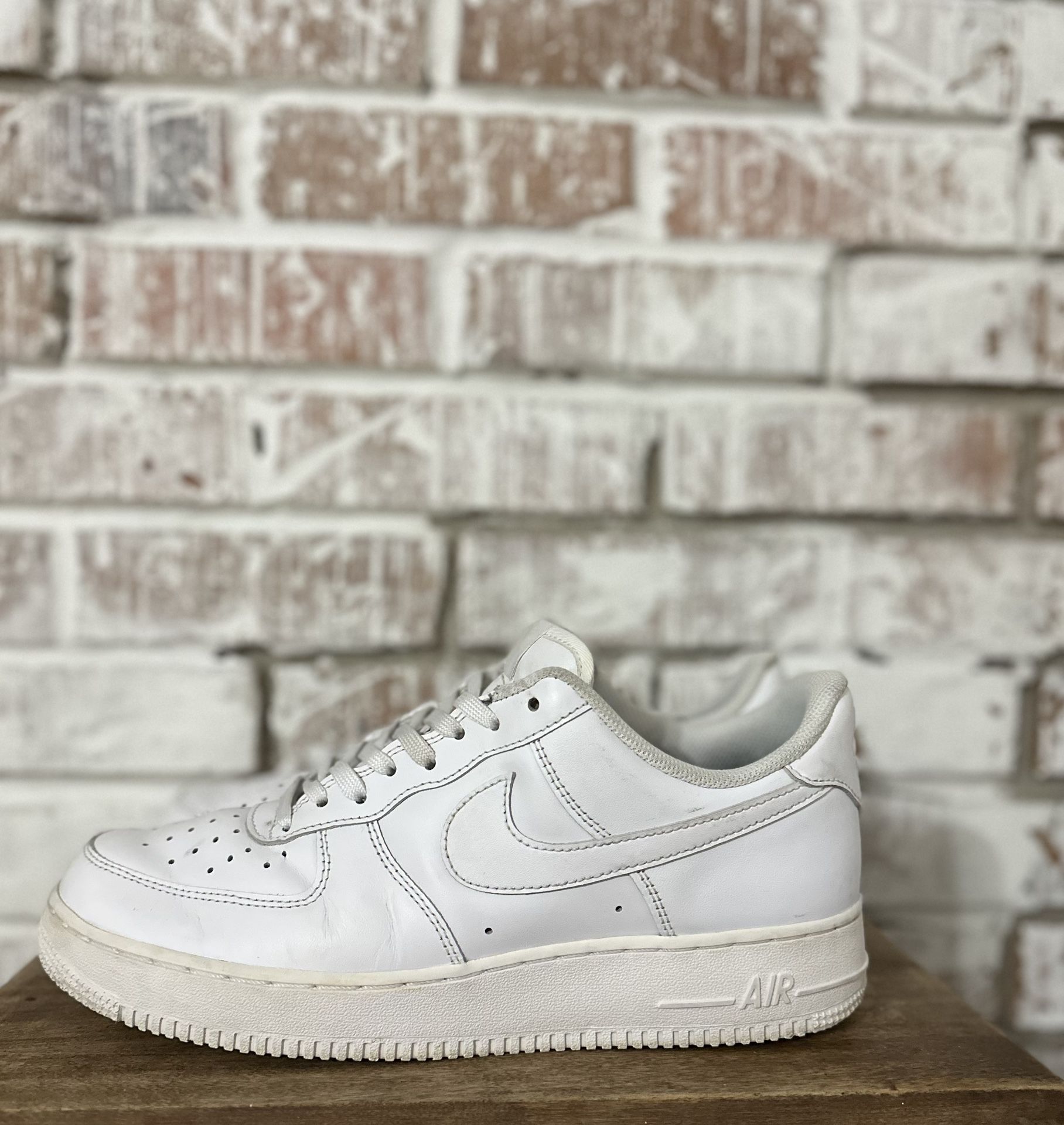 Nike Air Force 1 One Low Top Sneakers Triple White Leather Mens Size 9.5