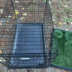 Kennel with Turf Mat