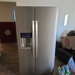 Whirlpool Fridge (Water & Ice)