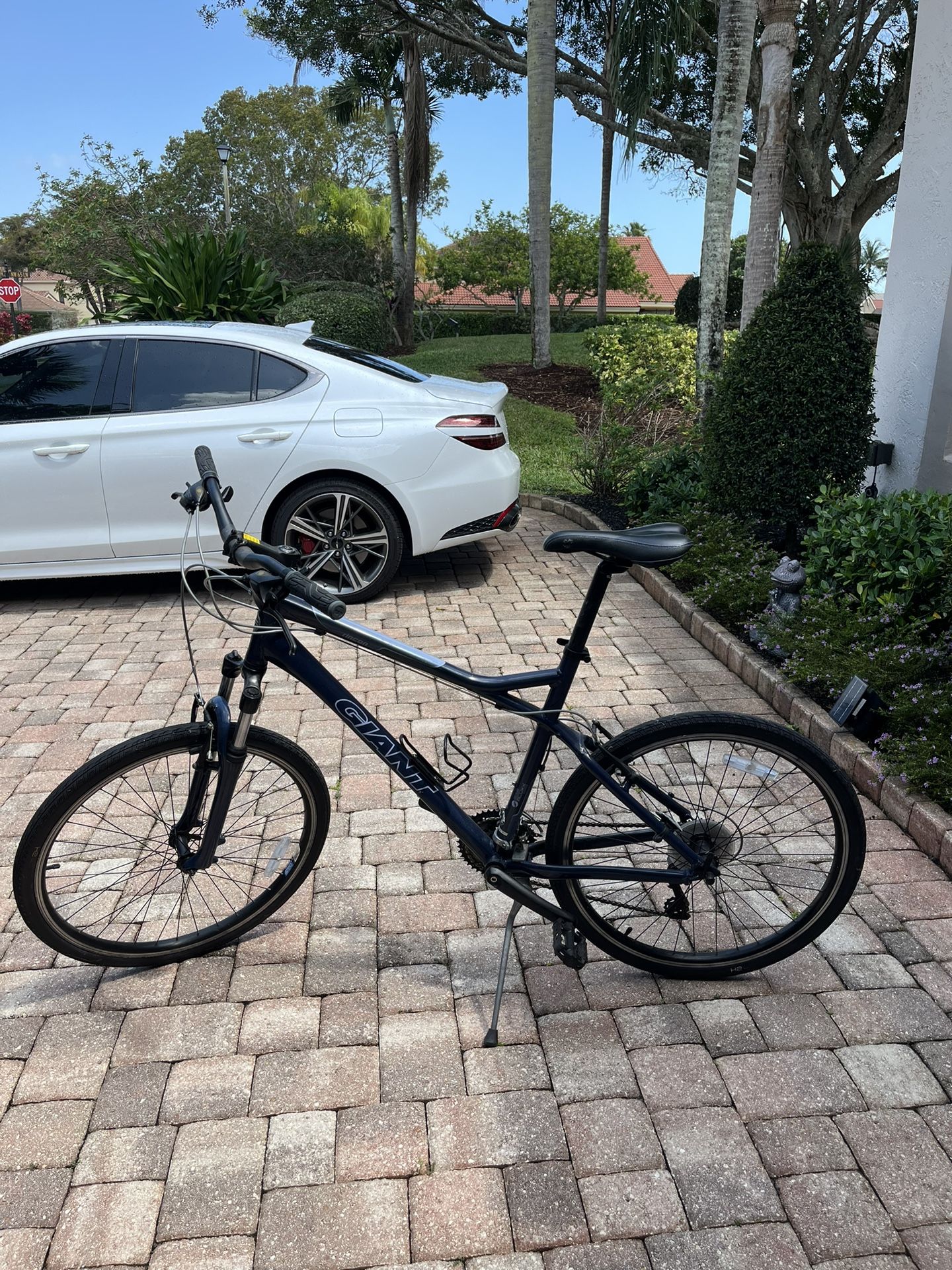 Men’s Giant Rincon, Large Bike, Women’s Medium Magna Exciter Bike 