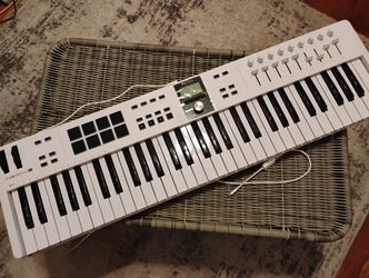 Arturia  61 Note Keylab Essential  Keyboard 