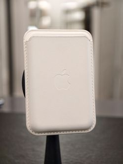 Apple MagSafe Leather Wallet White