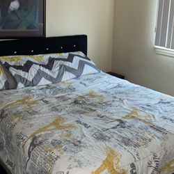 Like New Queen Bedroom Set With 2 Night Stands 