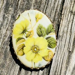 Vintage Oval Yellow Floral Goldstone Brooch 