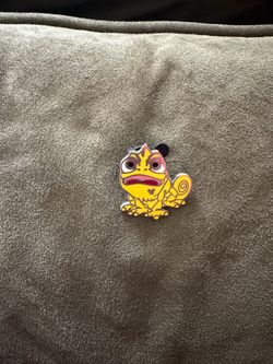 Tangled Colorful Pascal Series Yellow Chameleon Individual Disney Trade Pin