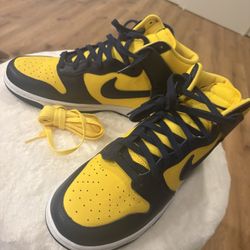 Men’s Nike Shoes Size 10 