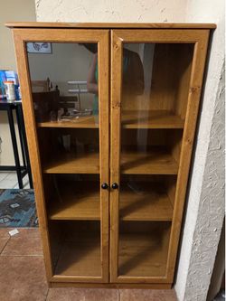 Wooden display cabinet