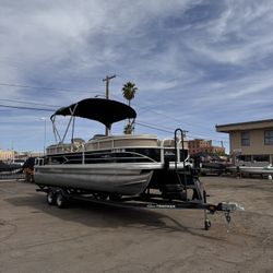 2019 Sun Tracker Pontoon 