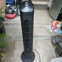 !! Floor Fan Doesn't Oscillate Works Good 