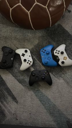 Used XBOX Controllers (5)