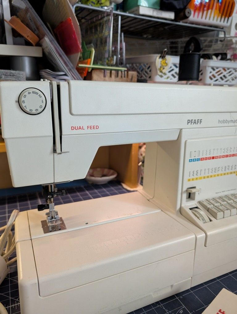 Pfaff Dual Feed Hobbymatic 935