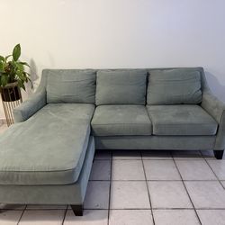 Sectional sofa. Free delivery 🚚