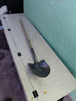 Round Point Shovel with Wood Handle