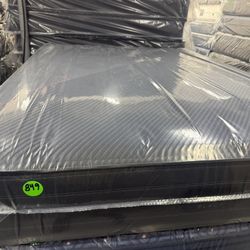 QUEEN SIZE SIMMONS BEAUTYREST BLACK C CLASS (MEDIUM) MATTRESS & BOX SPRING BED SET