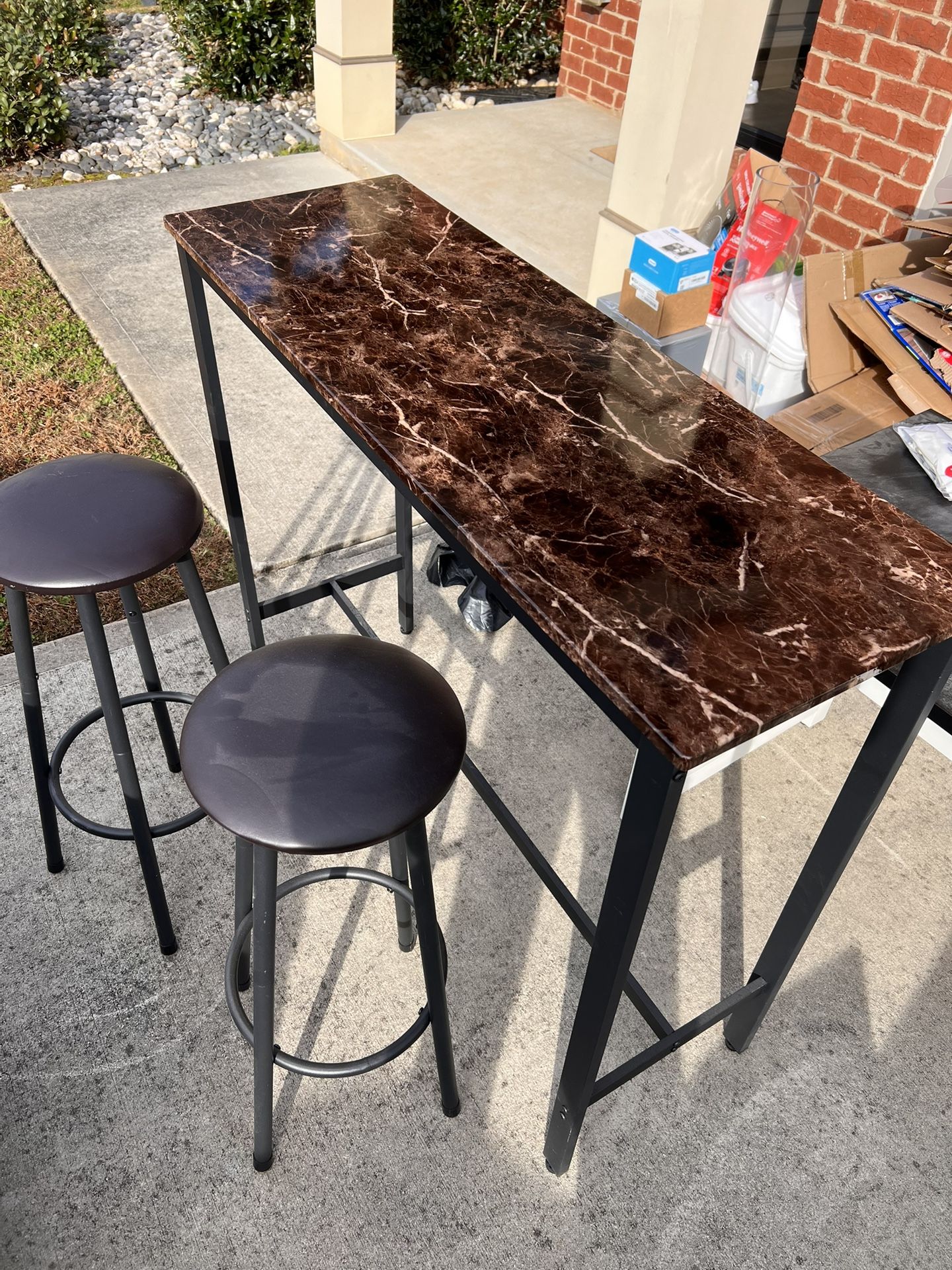 Bar Table & Stools (2)