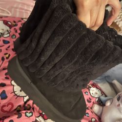 Black winter boots