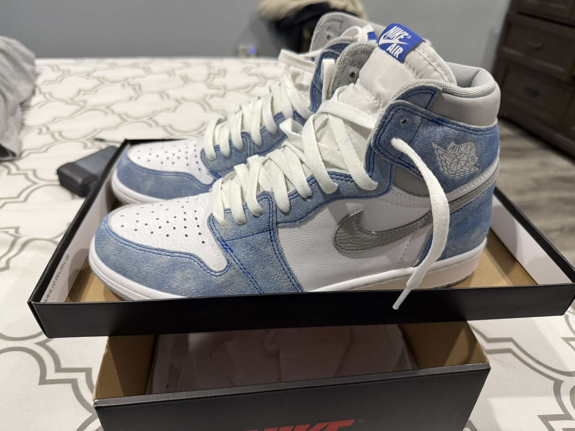 Jordan 1 Hyper Royal 10.5(negotiable)