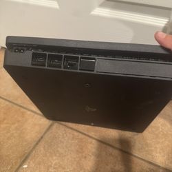 PS4+3controllers+2cd games