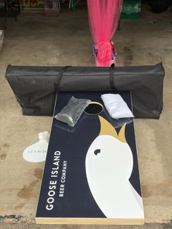 Goose Island cornhole game, Brand New with beanbags and carrying bag with handles