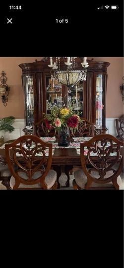 Beautiful wood dinning room set