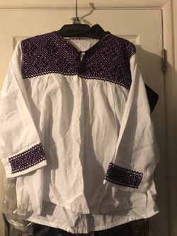 Blusa manga larga bordada a mano