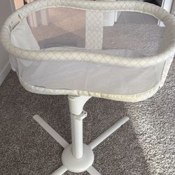 Newborn bassinet Halo