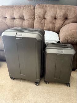 Samsonite Hard Shell Luggage Set – Spinner Wheels – Carry On + Large