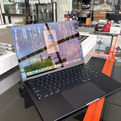 Apple 13” 2022 MacBook Air M2 Chip 16GB Ram 256SSD 100%Battery! 90 day warranty! We offer financing!