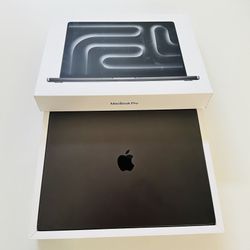 Apple MacBook Pro 16” – M3 Max – 36GB / 1TB SSD – $1800